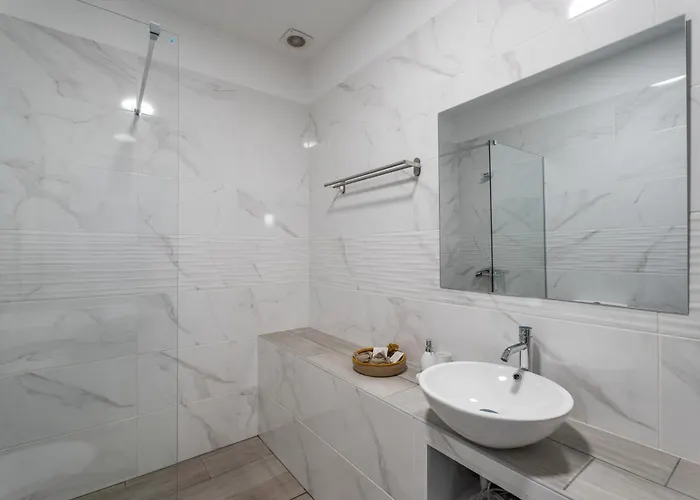 2 Omanai Tenerife Sur *