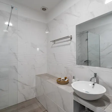 2 Omanai Tenerife Sur *